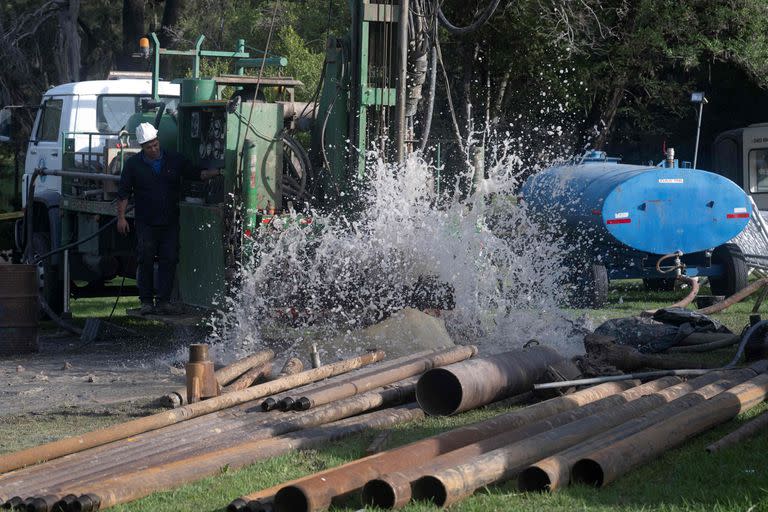 Se está perforando en Montevideo debido a la crisis hídrica que sufre Uruguay. (Pablo PORCIUNCULA / AFP)