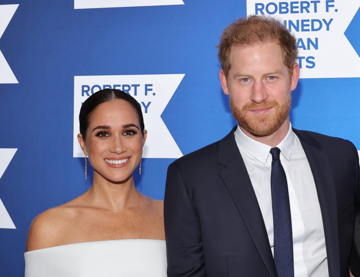 NEW YORK, NEW YORK - DECEMBER 06 Meghan, Duchess of Sussex and Prince Harry, Duke of Sussex attend the 2022 Robert F. Kennedy Human Rights Ripple of Hope Gala at New York Hilton on December 06, 2022 in New York City. (Photo by Mike Coppola/Getty Images for 2022 Robert F. Kennedy Human Rights Ripple of Hope Gala)