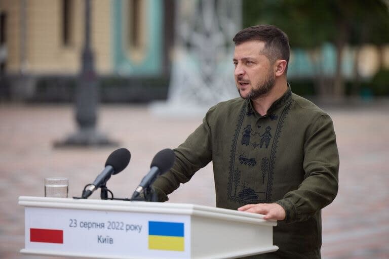 Volodimir Zelenski, presidente de Ucrania, reclamó por el regreso del fútbol para "levantar la moral del pueblo"