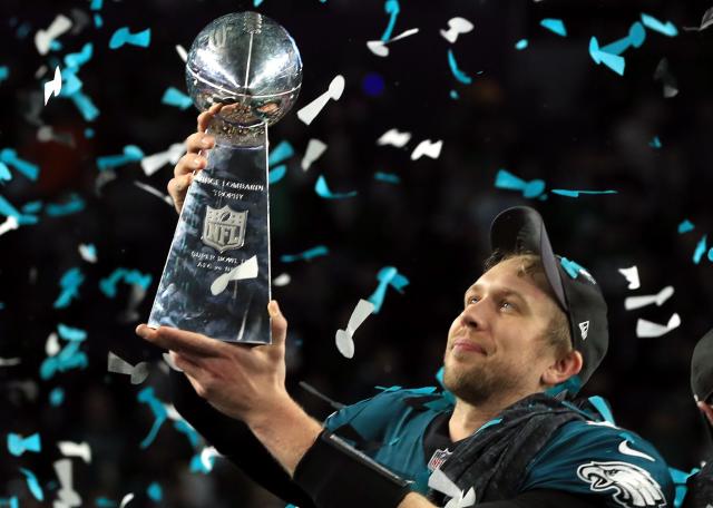 QB Nick Foles, Philadelphia legend, retiring with Eagles after 11-year  career - Yahoo Sports