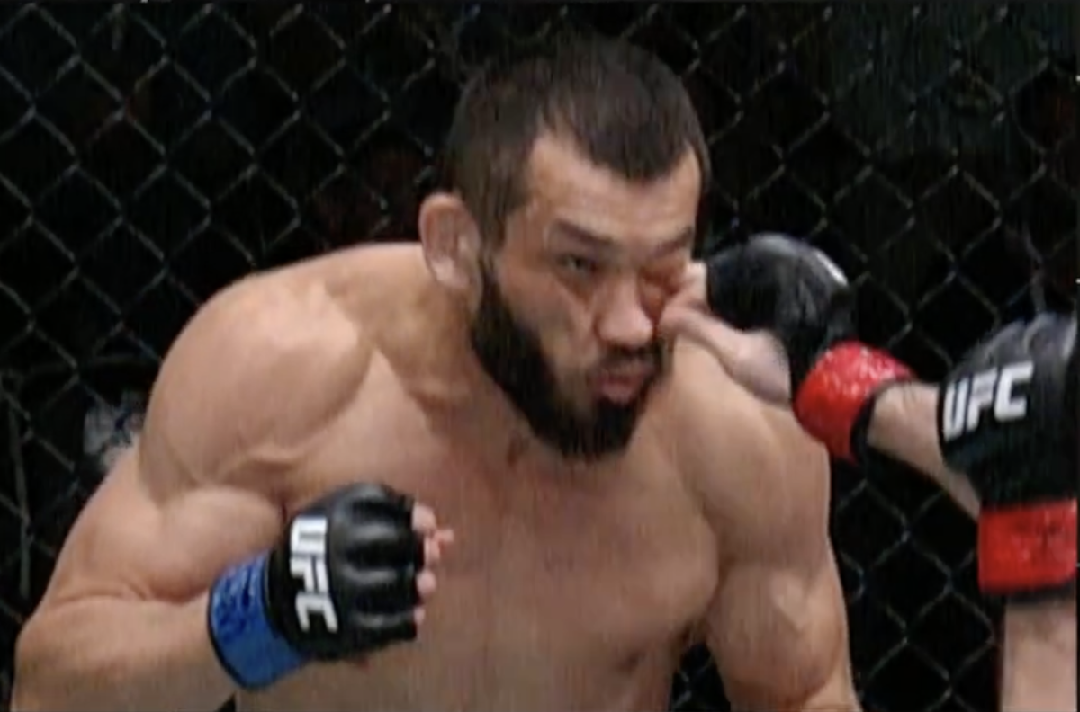 UFC Fight Night 235: Aliaskhab Khizriev vs. Makhmud Muradov eye