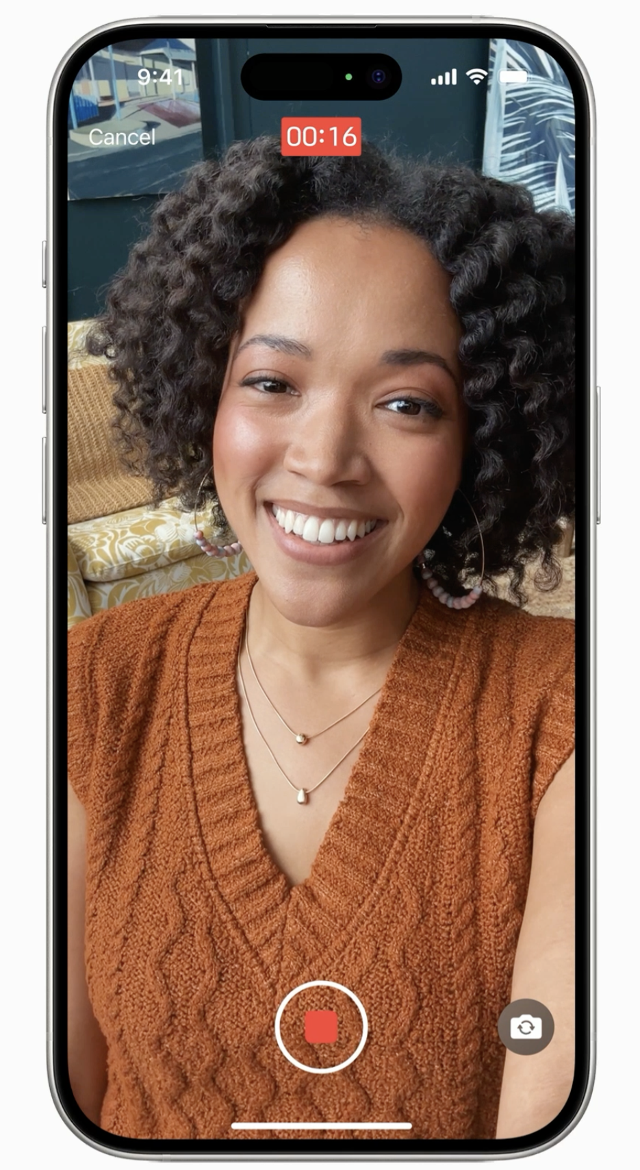 Screenshot of a FaceTime video message being recorded.