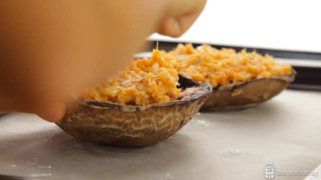 Baked-Cheesy-Portobello-Mushroom-Sandwich-Sunshine-stuffing-mushroom-with-filling