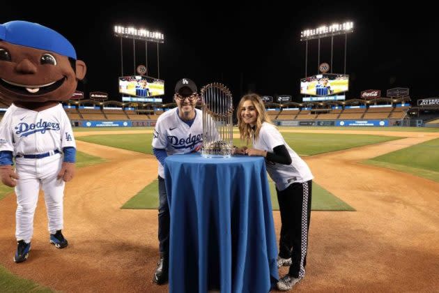 Robin Thicke to perform at Dodger Stadium on Opening Weekend