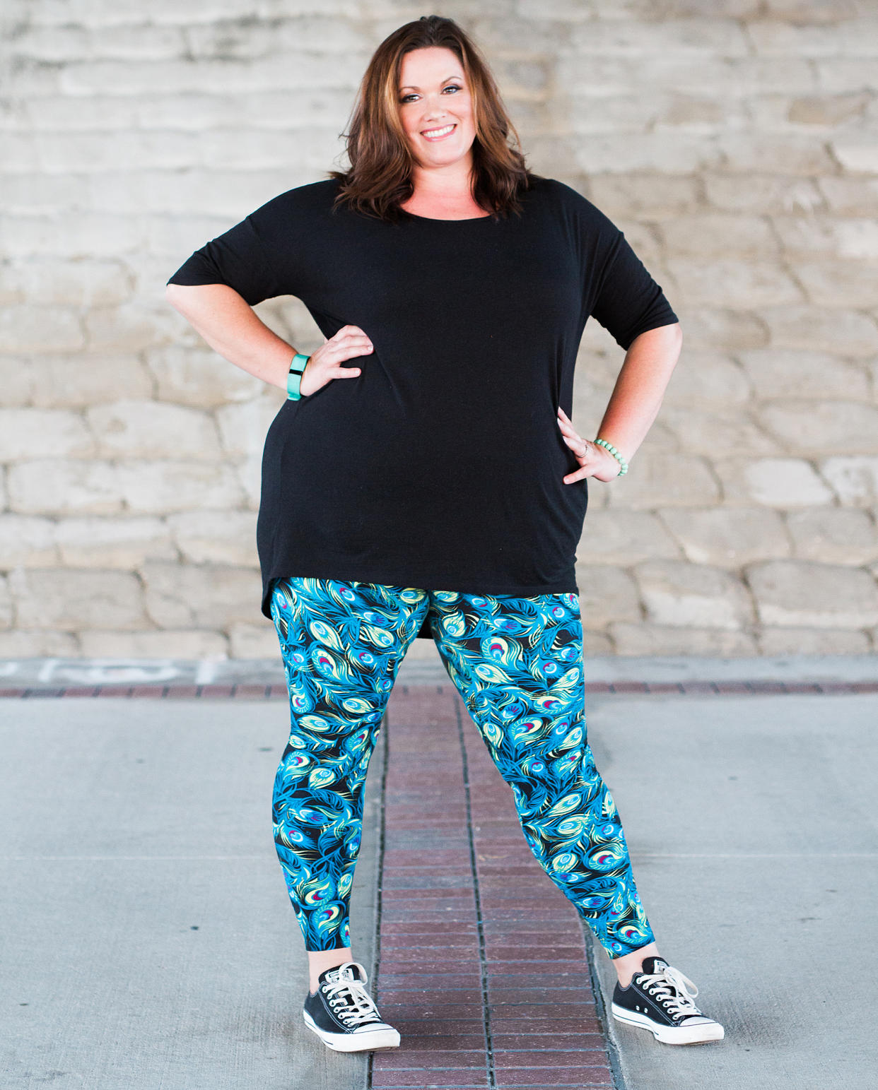 Kelly Markland wearing a pair of bright leggings from LulaRoe. (Photo: Liz Grimes/<a href="http://www.loveandlimesphoto.com/" rel="nofollow noopener" target="_blank" data-ylk="slk:Love and Limes Photo;elm:context_link;itc:0;sec:content-canvas" class="link ">Love and Limes Photo</a>)