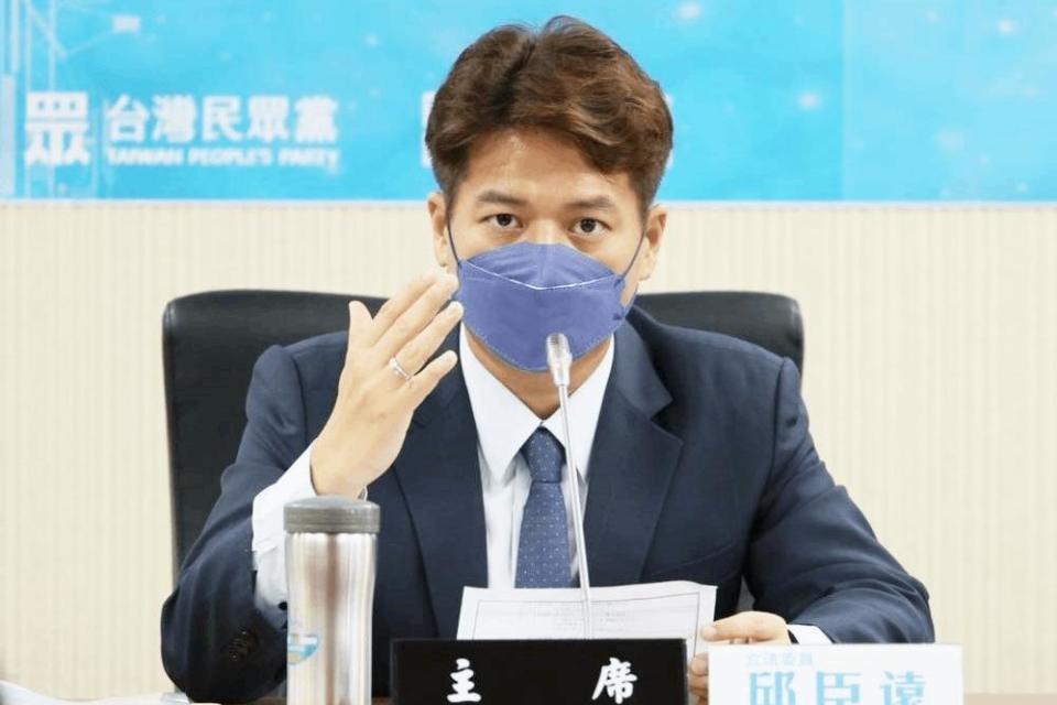 邱臣遠記者關心各種議題