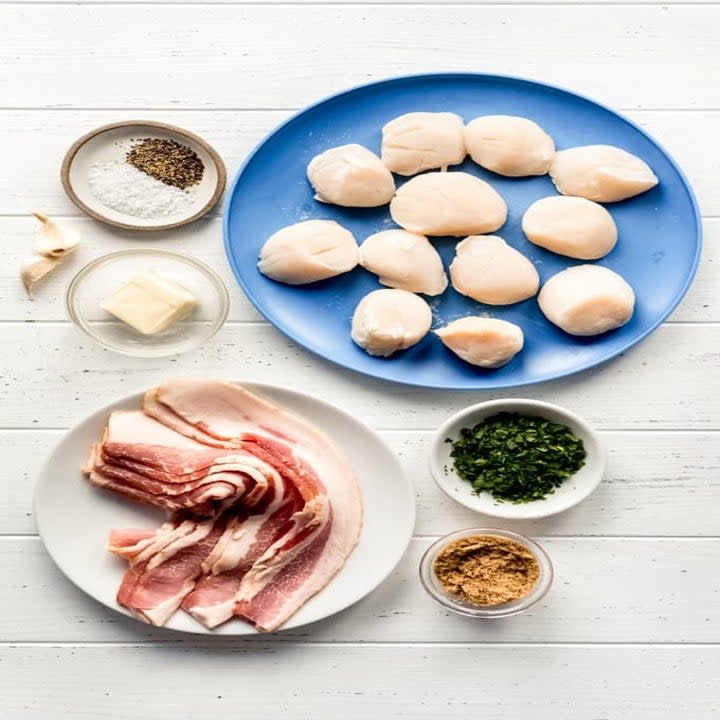 Ingredients for bacon wrapped scallops.