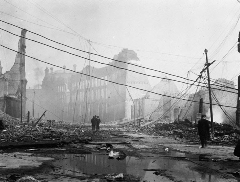 Front Street West, looking east from Bay Street, April 1904 Photographer: W.J. Whittingham / City of Toronto Archives (Fonds 1408, Item 2)