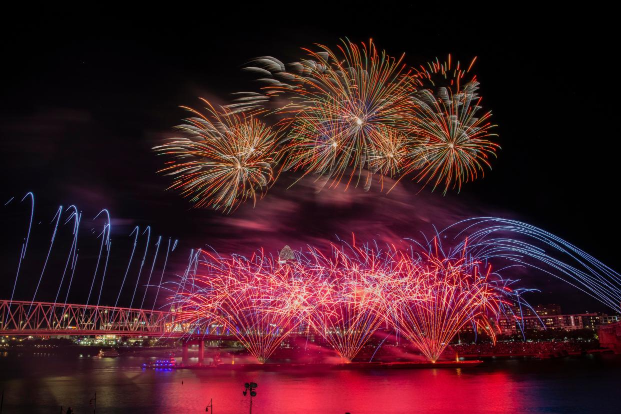 Western & Southern WEBN Fireworks wow the crowd with drone show