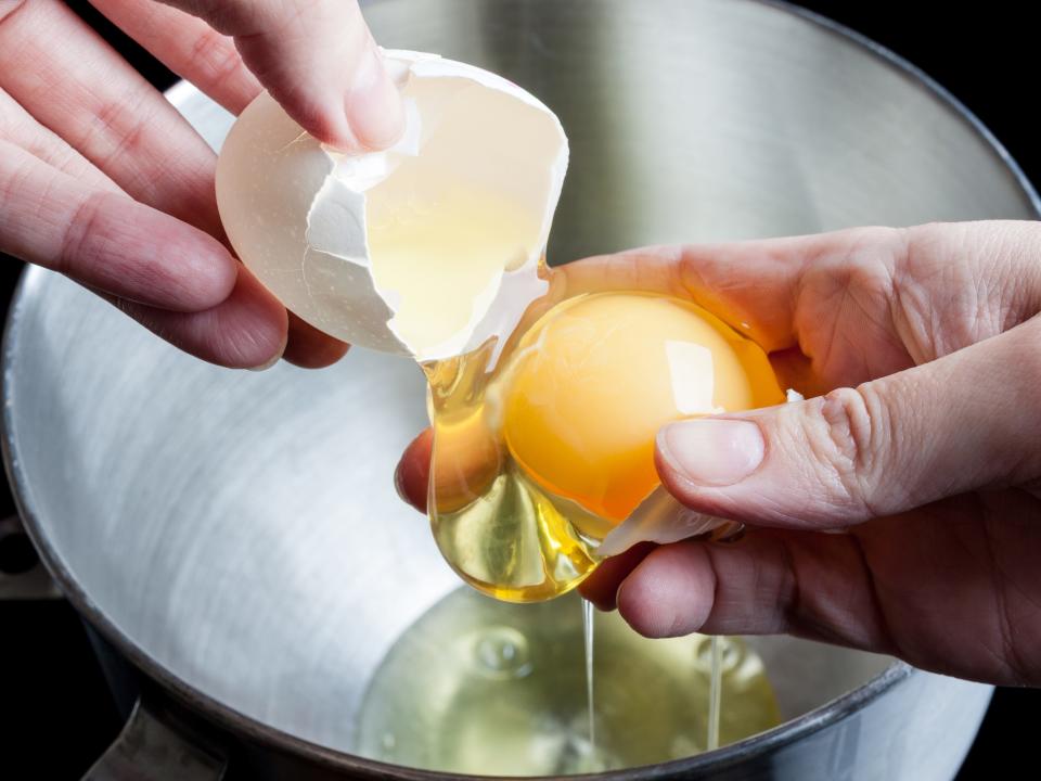 separating egg white yolk