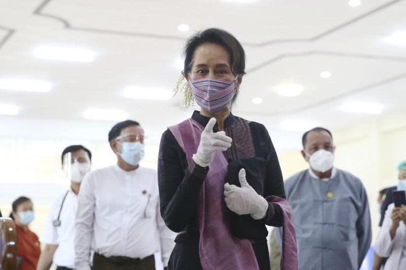 翁山蘇姬遭緬甸軍政府逮捕後，至今被指控的罪刑已累積23年刑期。（翻攝自翁山蘇姬推特）