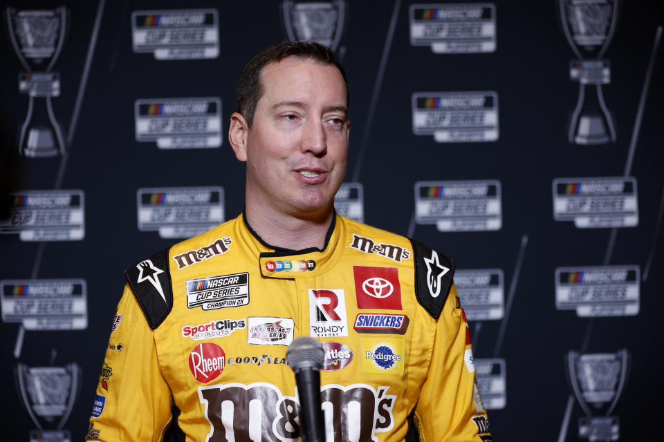 CHARLOTTE, CAROLINA DEL NORTE - 01 DE SEPTIEMBRE: El piloto de NASCAR Kyle Busch habla con los medios de comunicación durante el Día de los Medios de Playoff de la NASCAR Cup Series en el Centro de Convenciones de Charlotte el 01 de septiembre de 2022 en Charlotte, Carolina del Norte.  (Foto de Jared C. Tilton/Getty Images)