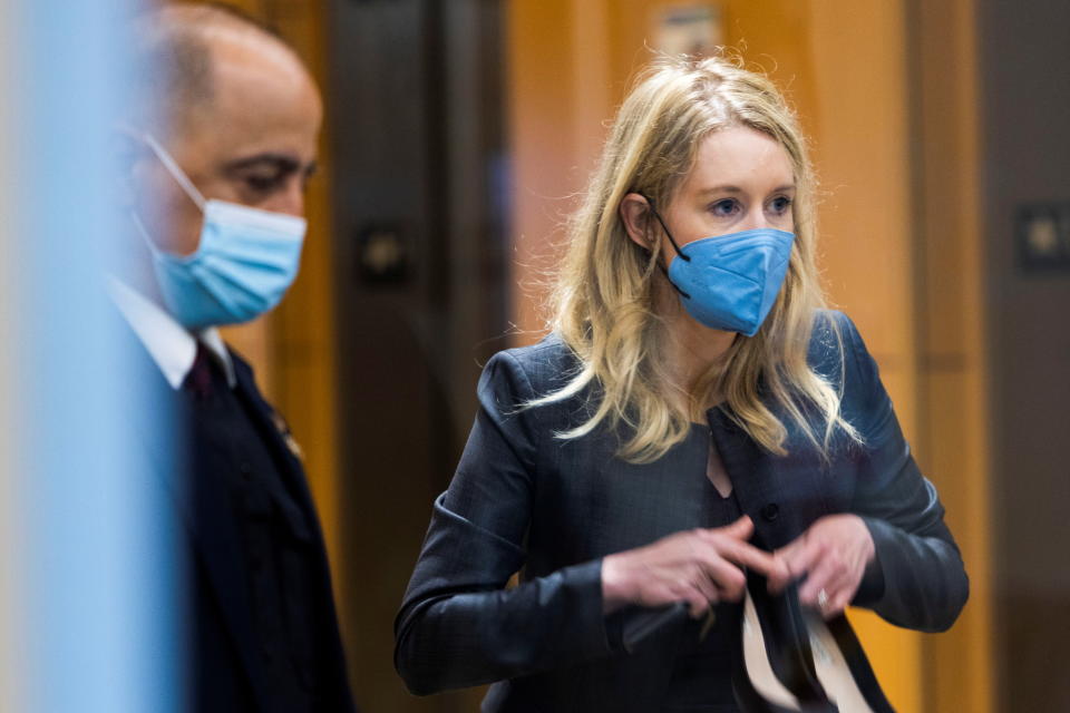 Theranos founder Elizabeth Holmes collects her belongings after arriving to attend her fraud trial at federal court in San Jose, California, U.S., November 17, 2021.  REUTERS/Peter DaSilva