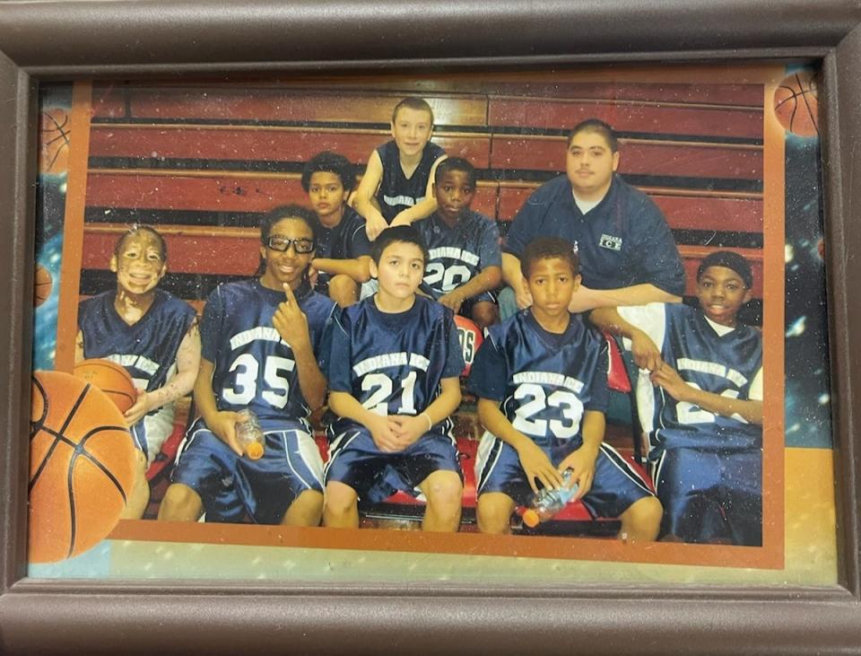 Indiana Ice founder Dustin Harvey is seen with his first team, an 8/U team that featured future Cincinnati Bearcats guard Robert Phinisee (first row bottom right).