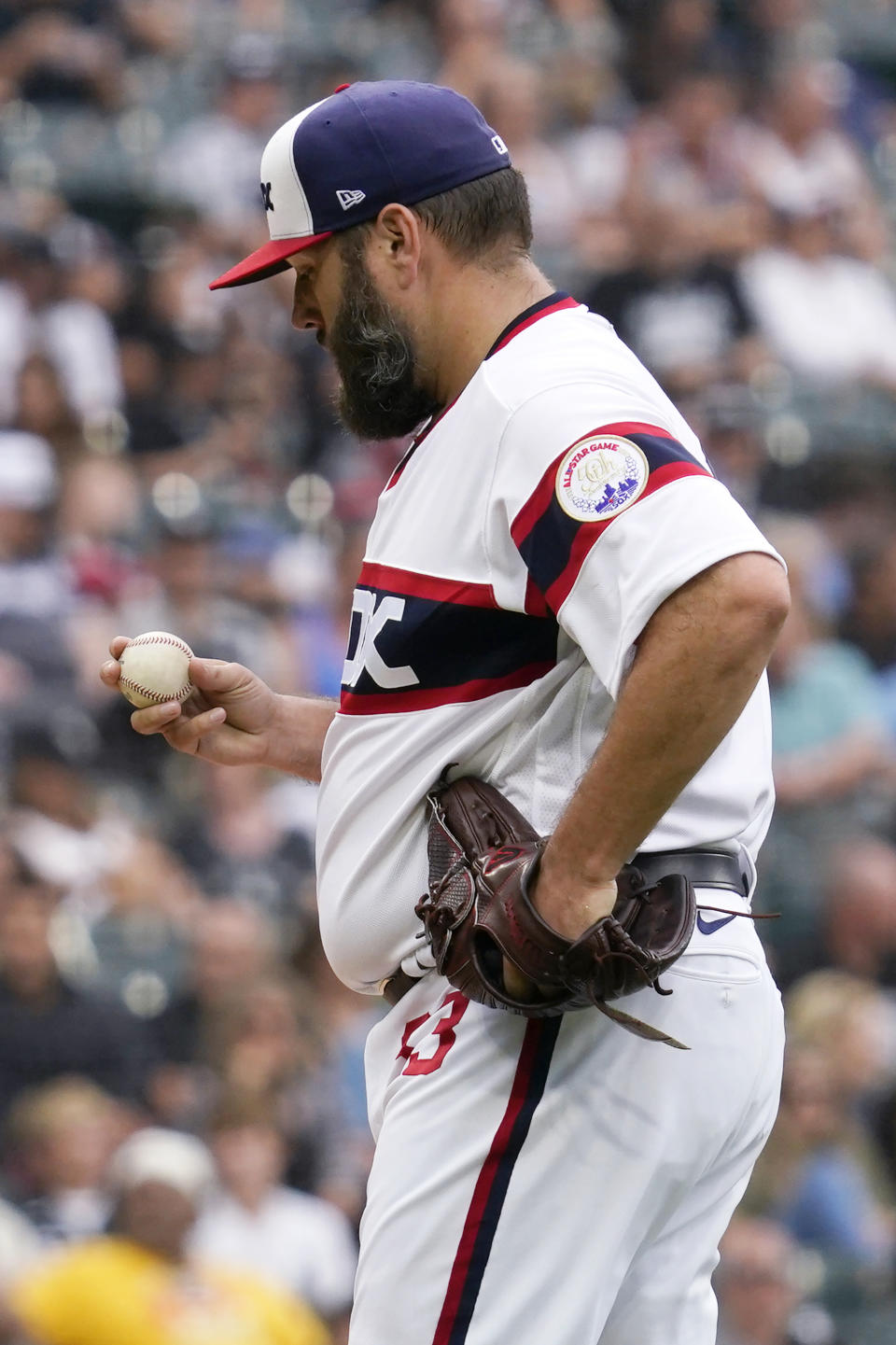 Chicago White Sox starting pitcher Lance Lynn looks at the ball during the third inning of a baseball game against the Detroit Tigers in Chicago, Sunday, Aug. 14, 2022. (AP Photo/Nam Y. Huh)