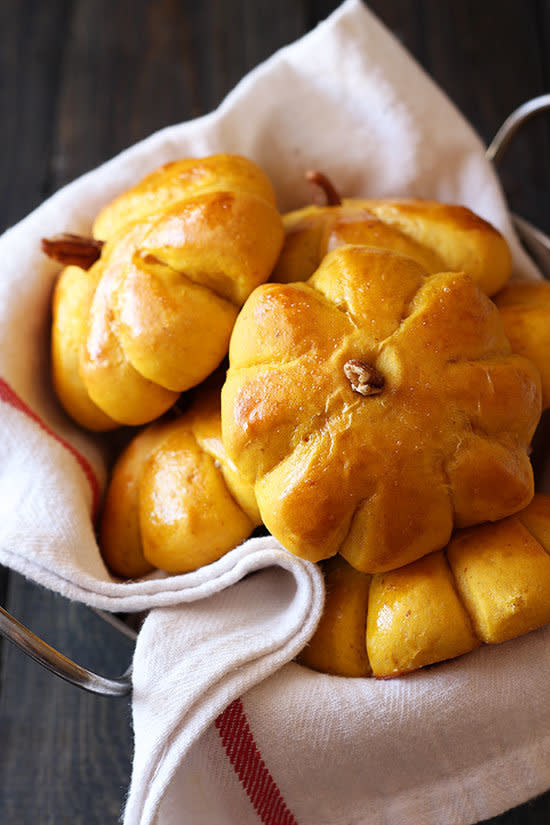 <strong>Get the <a href="http://www.handletheheat.com/pumpkin-bread-rolls-cinnamon-butter/" target="_blank">Pumpkin Bread Rolls with Cinnamon Butter recipe</a> from Handle The Heat</strong>
