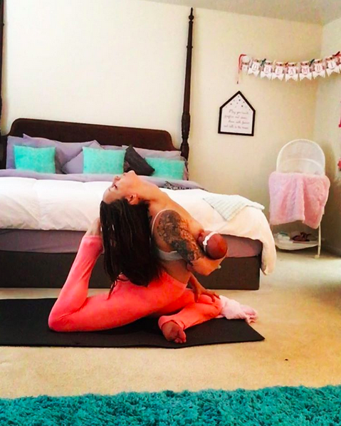 Mom does yoga while breastfeeding -- and the pictures are incredible