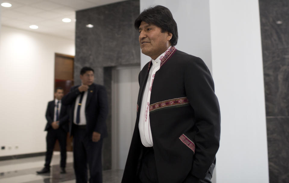 ARCHIVO - En esta foto de archivo del 2 de octubre de 2018, el presidente boliviano Evo Morales asiste a una conferencia de prensa en el Palacio de Gobierno en La Paz, Bolivia. (AP Foto/Juan Karita, Archivo)