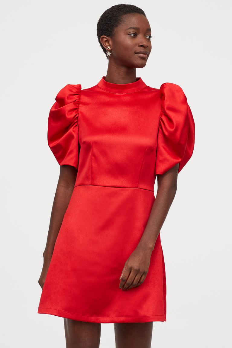 Vestido rojo de H&M (Precio rebajado de 24,99 euros a 12,99 euros).