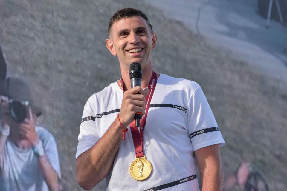 Argentine goalkeeper Emiliano Martinez speaks to fans in Mar del Plata, Argentina, during a tribute upon his return to his hometown after winning the Qatar 2022 World Cup tournament on December 22, 2022. (Photo by Mara SOSTI / AFP) (Photo by MARA SOSTI/AFP via Getty Images)