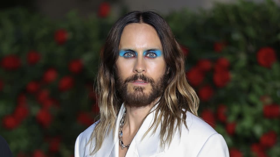 In contrast to the dark look he sported at this week’s MTV Video Music Awards, Jared Leto opted for a loose oversize white jacket, black pants and a smear of turquoise eyeshadow. - Mike Marsland/WireImage/Getty Images