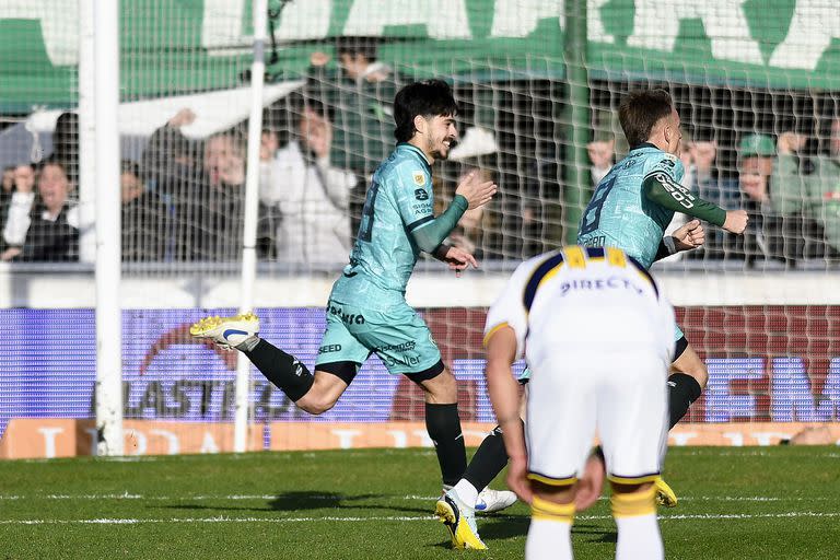 El festejo de Gabriel Díaz, autor del gol de Sarmiento ante Boca Juniors.