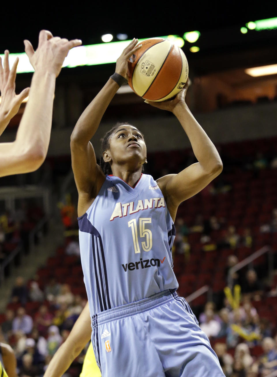 The Atlanta Dream’s Tiffany Hayes drilled a half-court buzzer-beating shot on Tuesday night to beat the Connecticut Sun 86-83. (AP Photo/Elaine Thompson)