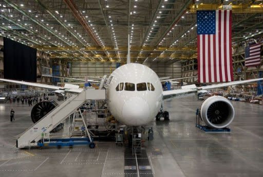 La Autoridad Federal de Aviación estadounidense (FAA) lanzó una prohibición mundial de vuelo sobre todos los Boeing 787 Dreamliner, después de que se produjeran una serie de incidentes en algunos de estos aparatos, aplicando una medida muy dura si se tiene en cuenta que las investigaciones sobre las baterías podrían durar semanas. (AFP/Archivo | Saul Loeb)