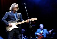 ... Eric Clapton. Der Musiker wuchs ebenfalls in dem Glauben auf, seine nur 16 Jahre ältere Mutter sei seine Schwester und seine Großeltern seine Eltern. (Bild: Ian Gavan/Getty Images)