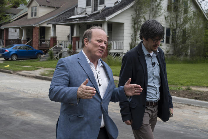 Detroit Mayor Mike Duggan with Yahoo reporter David Knowles. (Photo: Brittany Greeson for Yahoo News)