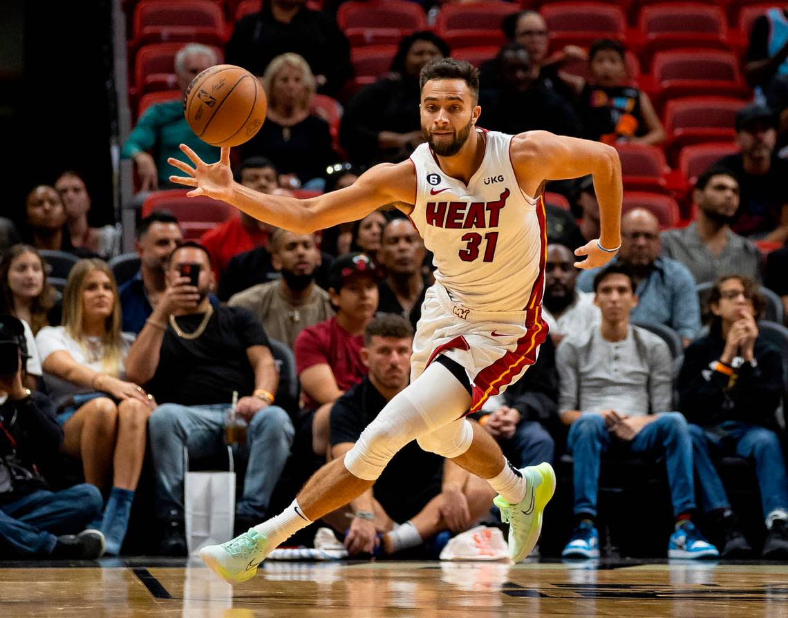 Miami Heat guard Max Strus (31) drives the ball down the court against the Houston Rockets during the first half of an NBA preseason game at FTX Arena on October 10, 2022. MATIAS J. OCNER/mocner@miamiherald.com