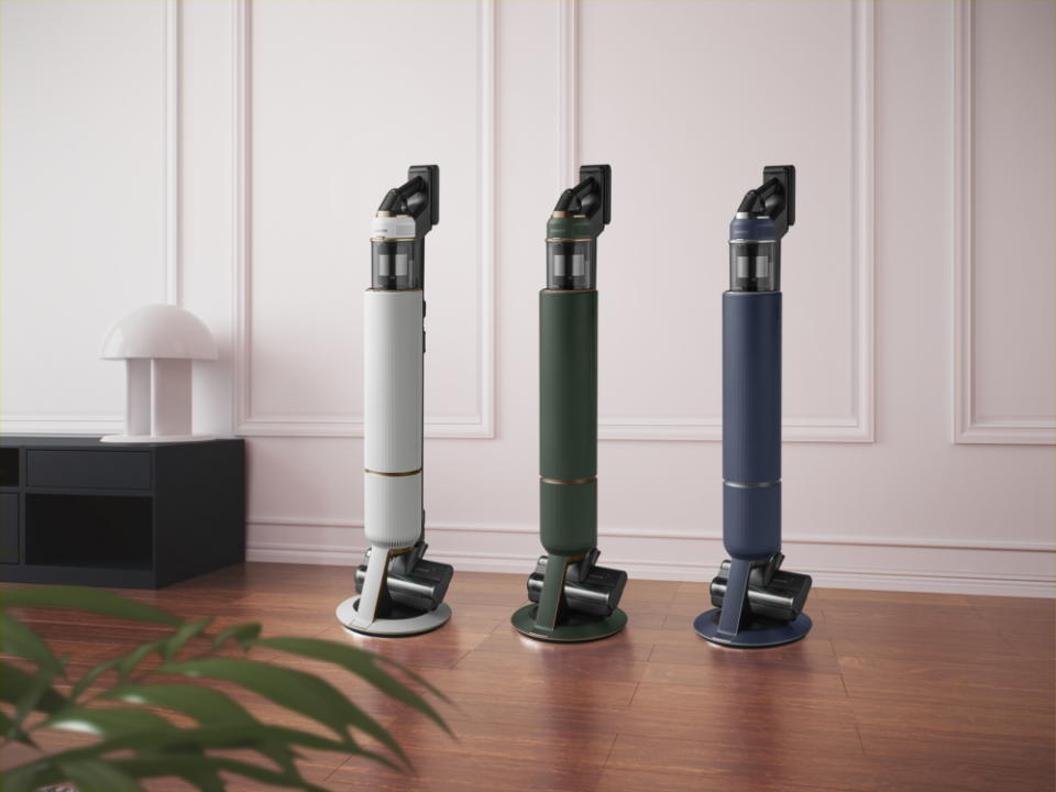 Samsung BESPOKE Jet Complete Stick Vacuum Cleaner with All-in-One Clean Station (Photo: Samsung)


