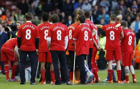 Football - Liverpool v Crystal Palace - Barclays Premier League - Anfield - 16/5/15 Liverpool players wear Gerrard shirts as they wait for Steven Gerrard to be presented on the pitch after his final game at Anfield. REUTERS/Phil Noble