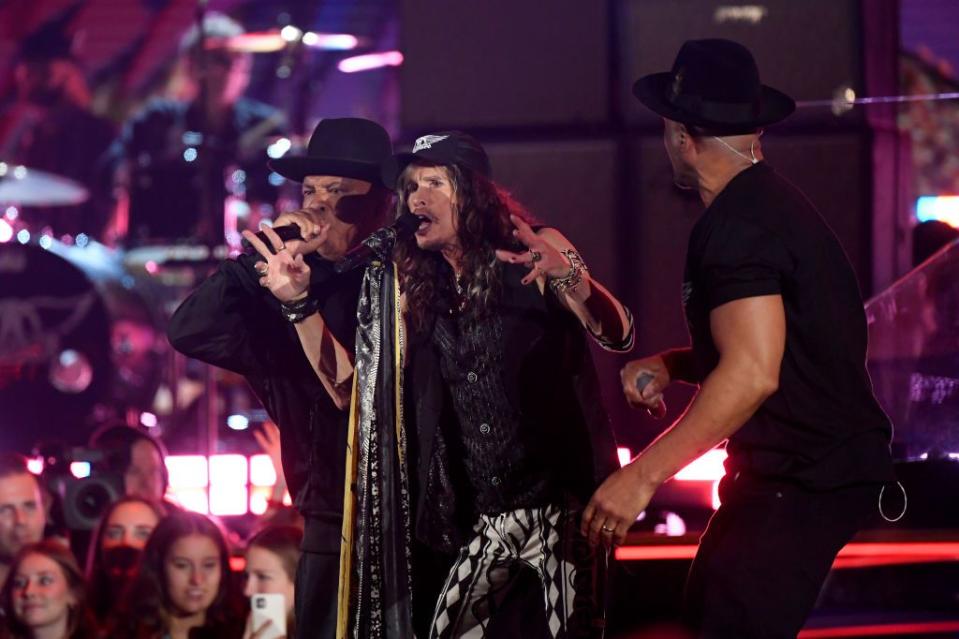 LOS ANGELES, CALIFORNIA - JANUARY 26: Steven Tyler of Aerosmith (C) performs with Joseph ‘Run’ Simmons and Darryl ‘DMC’ McDaniels of Run-DMC onstage during the 62nd Annual GRAMMY Awards at Staples Center on January 26, 2020 in Los Angeles, California. (Photo by Kevork Djansezian/Getty Images)