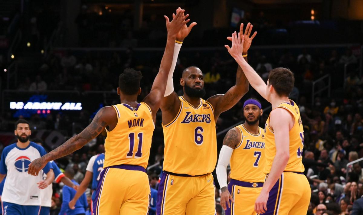 LeBron James to hold minicamp ahead of Lakers' official training camp -  Yahoo Sports