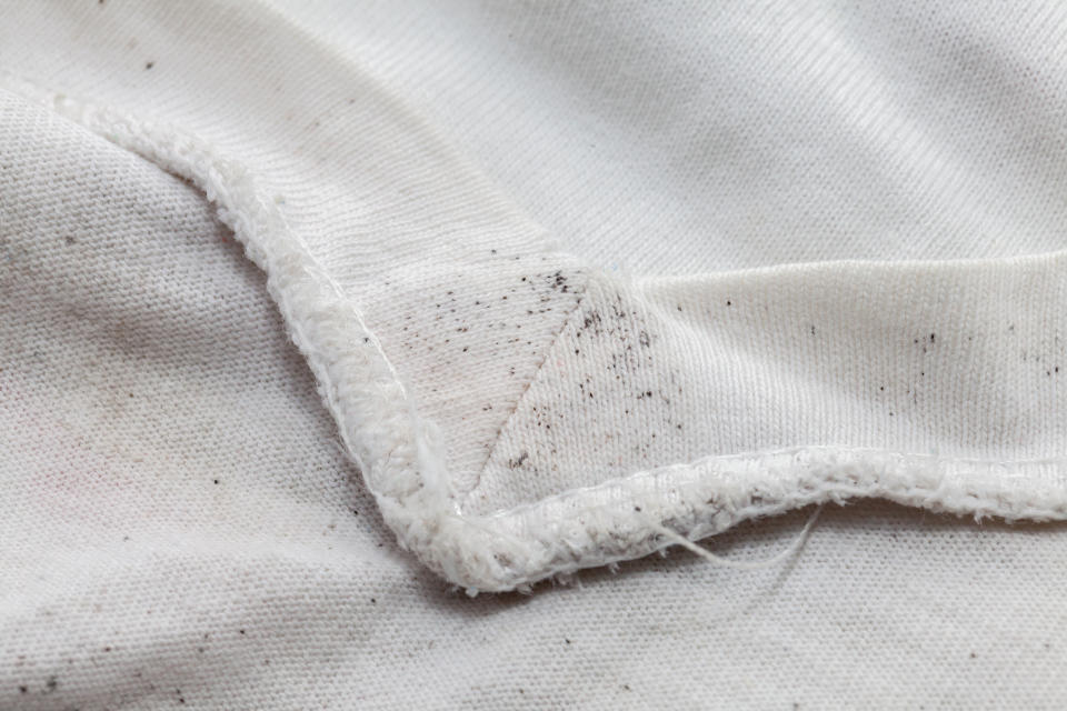 衣服發霉怎麼洗？衣服防霉必做4步驟 遠離衣服發霉困擾（圖／Getty Images）