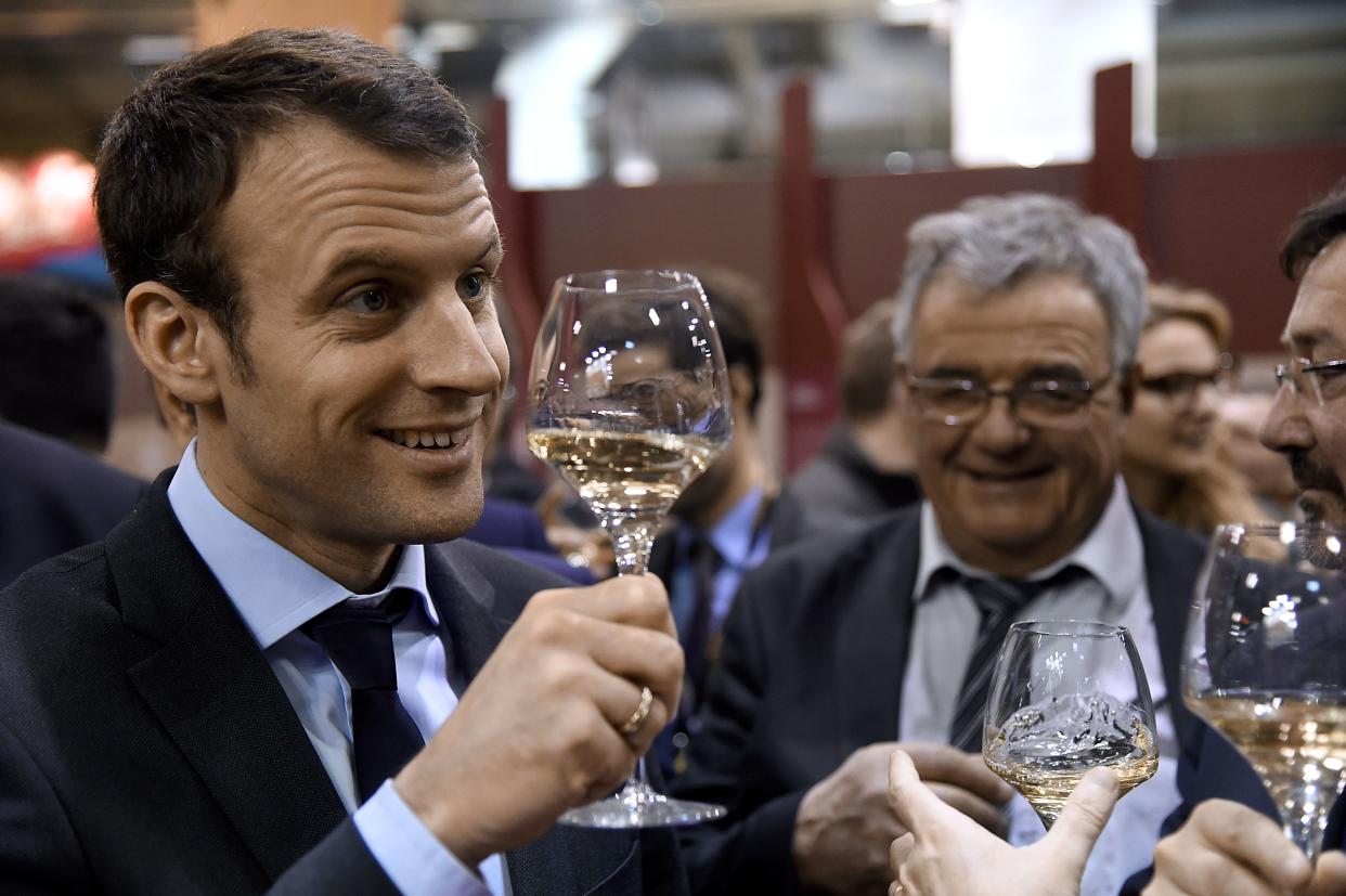 Emmanuel Macron au Salon de l'agriculture en 2016 / AFP PHOTO / DOMINIQUE FAGET