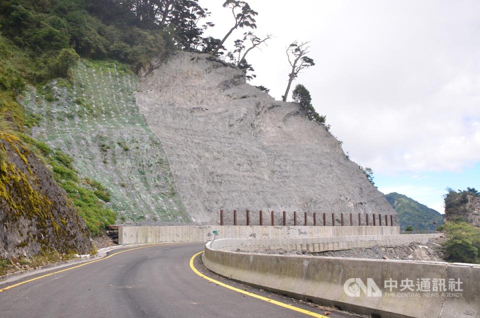 莫拉克颱風受阻超過10年 南橫公路預計4月底全線通車。（盧太城攝）