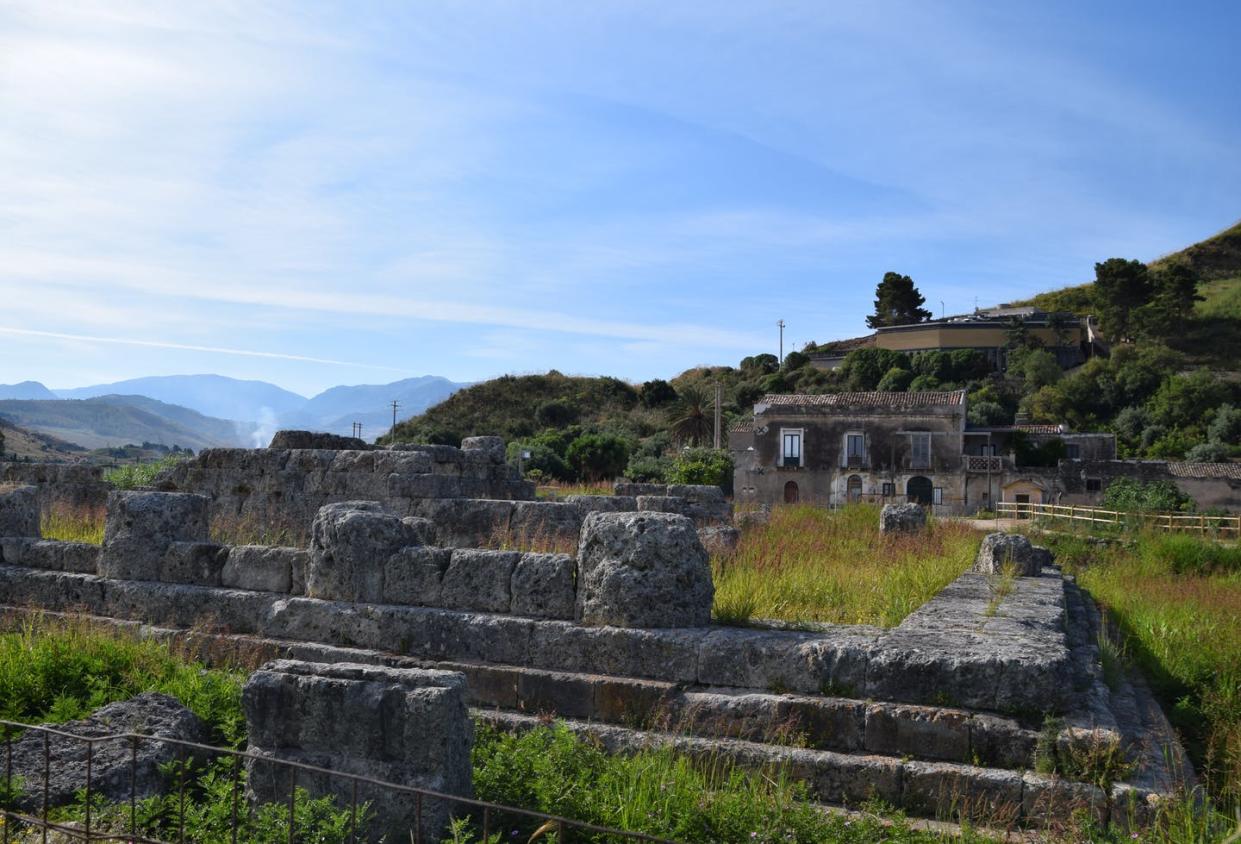 <span class="caption">The ruins of the Temple of Victory in Himera, which was constructed to commemorate the first battle in 480 B.C.</span> <span class="attribution"><span class="source">Katherine Reinberger</span>, <a class="link " href="http://creativecommons.org/licenses/by-nd/4.0/" rel="nofollow noopener" target="_blank" data-ylk="slk:CC BY-ND;elm:context_link;itc:0;sec:content-canvas">CC BY-ND</a></span>