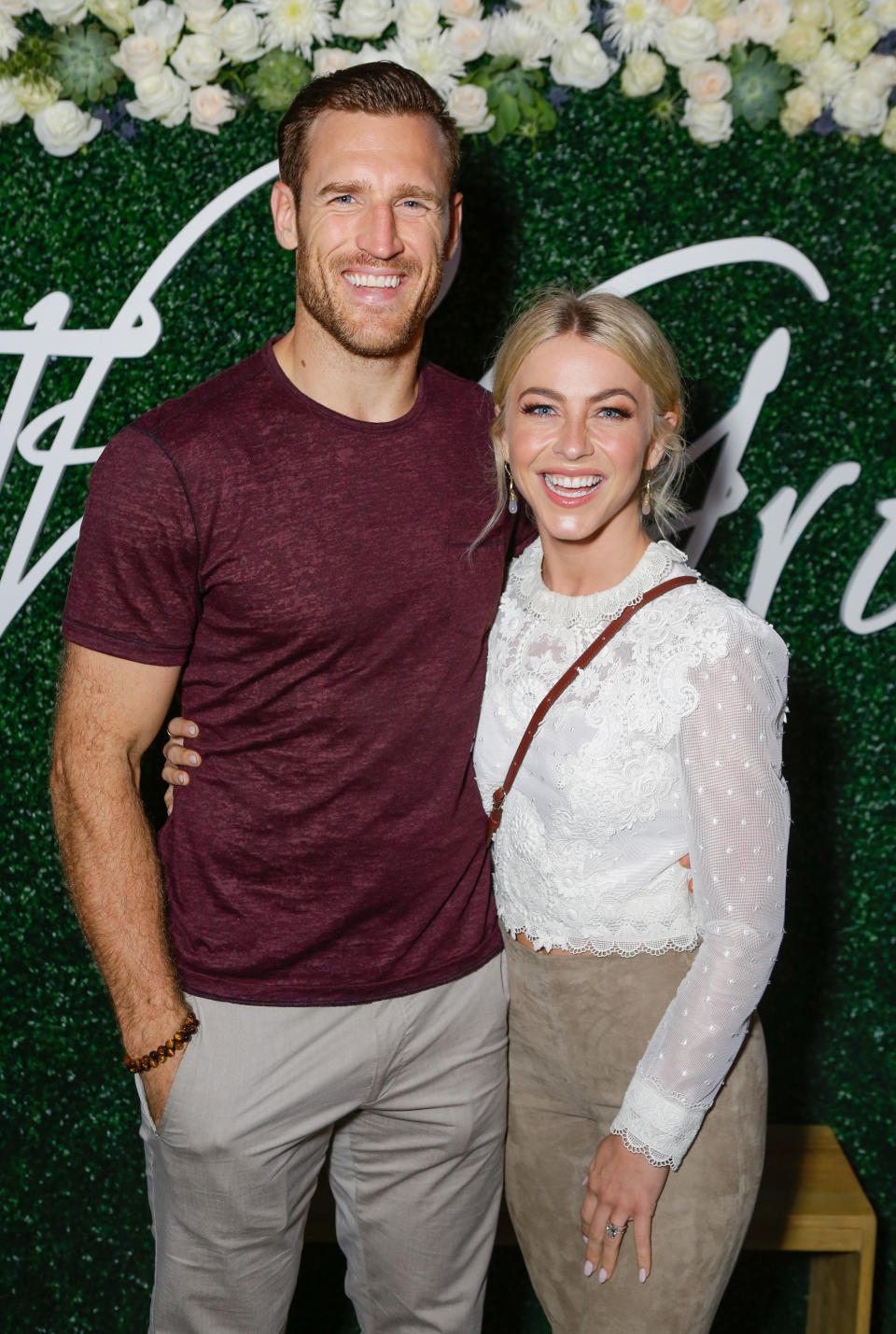 Brooks Laich and Julianne Hough attend the Paint &amp; Sip &amp; Help event to benefit Children's Hospital Los Angeles on October 12, 2017 in Los Angeles. (Photo: Tiffany Rose via Getty Images)