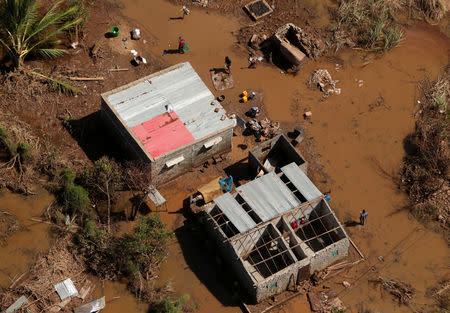 Flooded buildings are seen as waters begin to recede in the aftermath of Cyclone Idai, in Buzi near Beira, Mozambique, March 24, 2019. REUTERS/Mike Hutchings