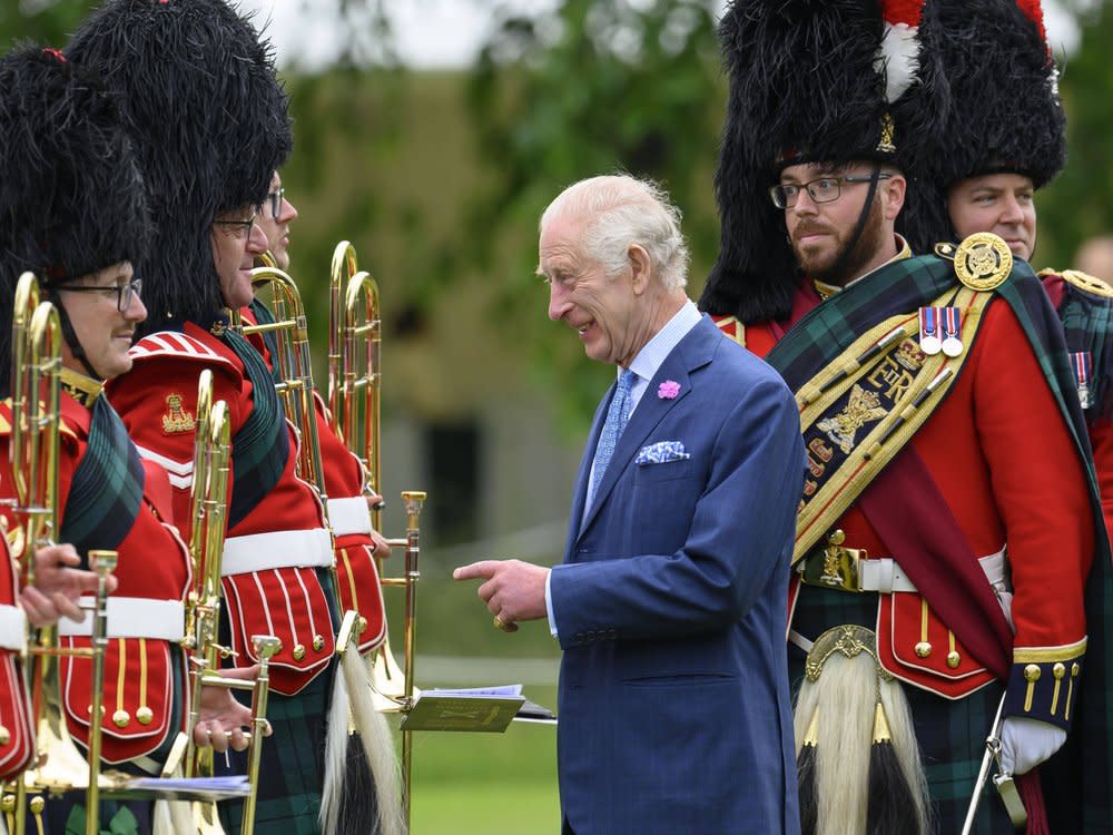König Charles III. war während des Auftakts zur Holyrood-Woche sichtlich gut gelaunt. (Bild: imago images/Cover-Images)