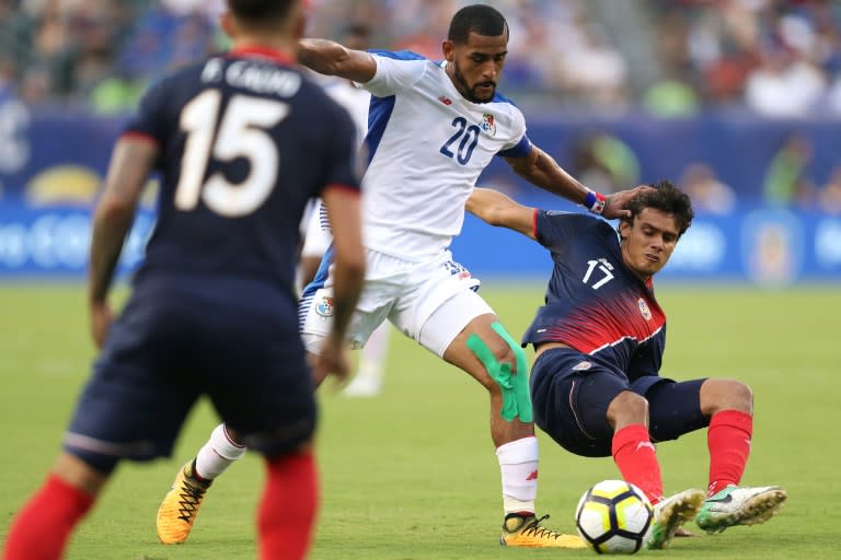 Anibal Godoy (C) of Panama attempts to get past Yeltsin Tejeda of Costa Rica during their 2017 CONCACAF Gold Cup quarter-final match, at Lincoln Financial Field in Philadelphia, Pennsylvania, on July 19