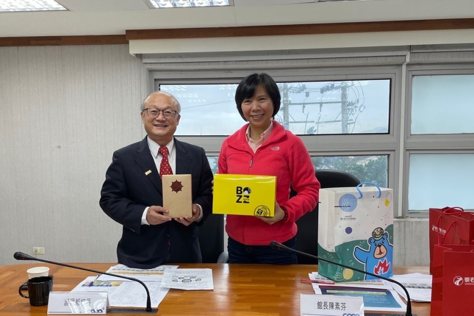 海科館館長陳素芬與崇右影藝大學校長蕭源都。(海科館提供)