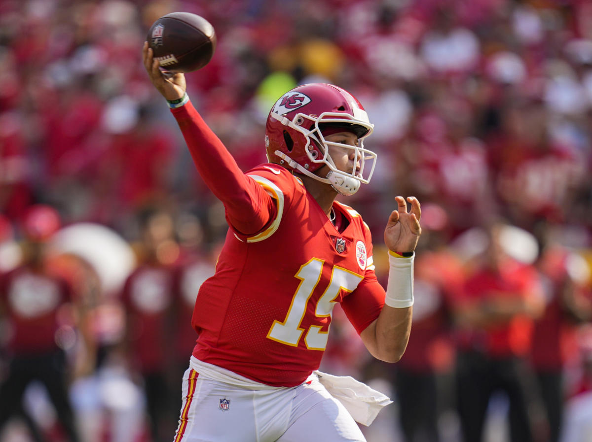 Patrick Mahomes' Super Bowl LV Workout With Coach Bobby Stroupe