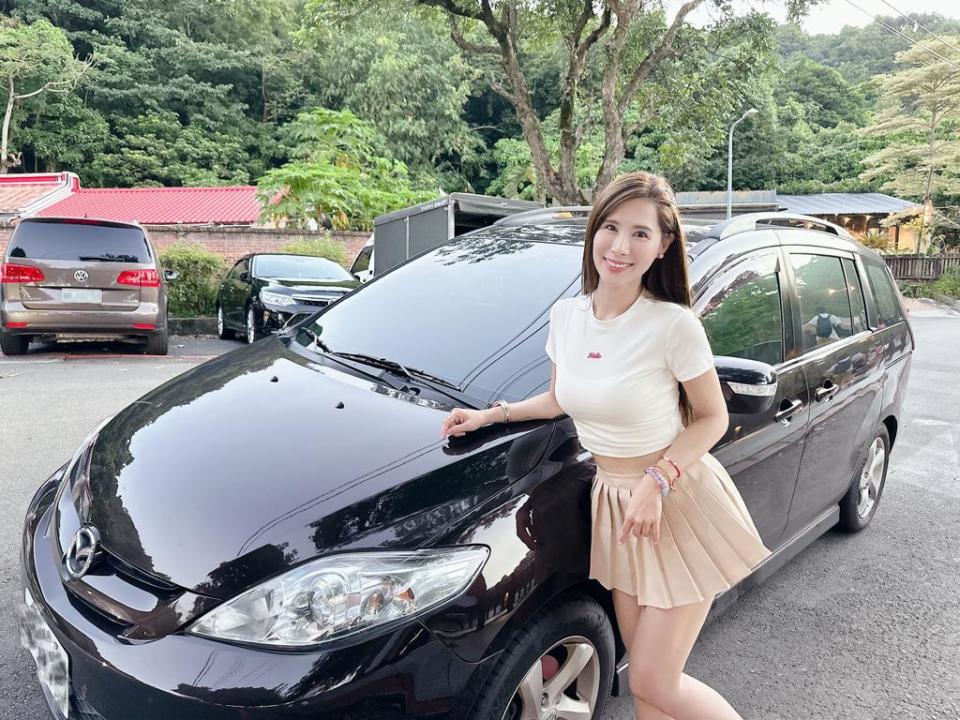▲沐妍形容自己是安全駕駛，開車過程習慣要有人跟她一起聊天。