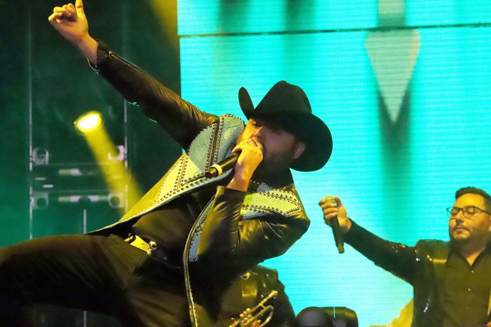 Gerardo Ortiz durante suactuación en el LA3C Fest.