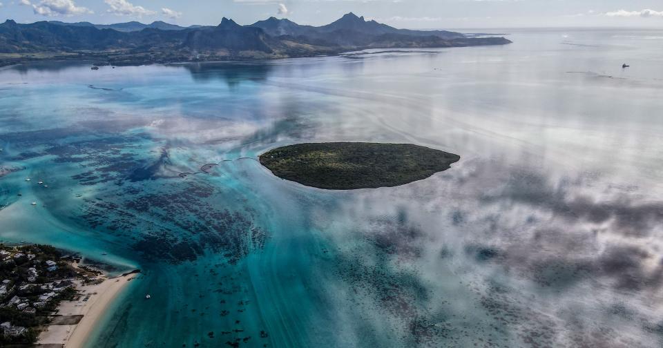 MAURITIUS-ENVIRONMENT-DISASTER-OIL