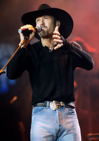 <p>Tim Mosenfelder/Getty</p> Tim McGraw in 1996