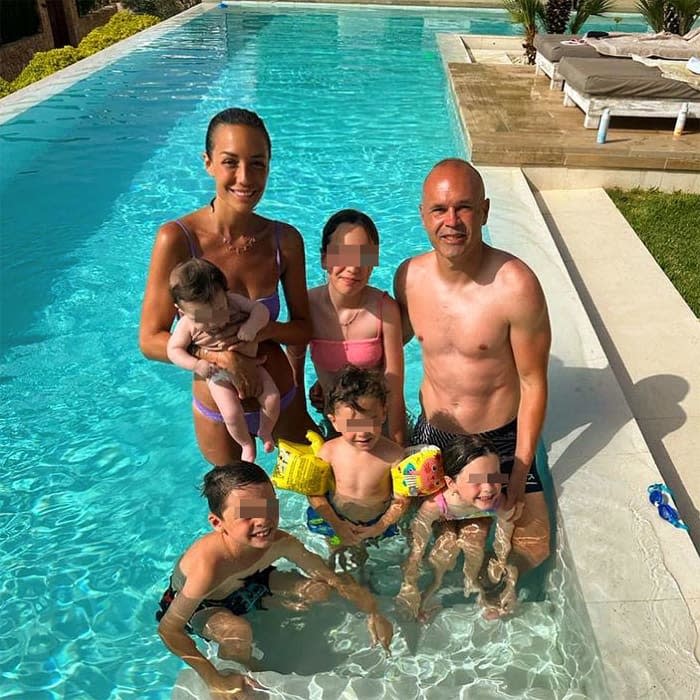 Andrés Iniesta junto a su familia en Ibiza 